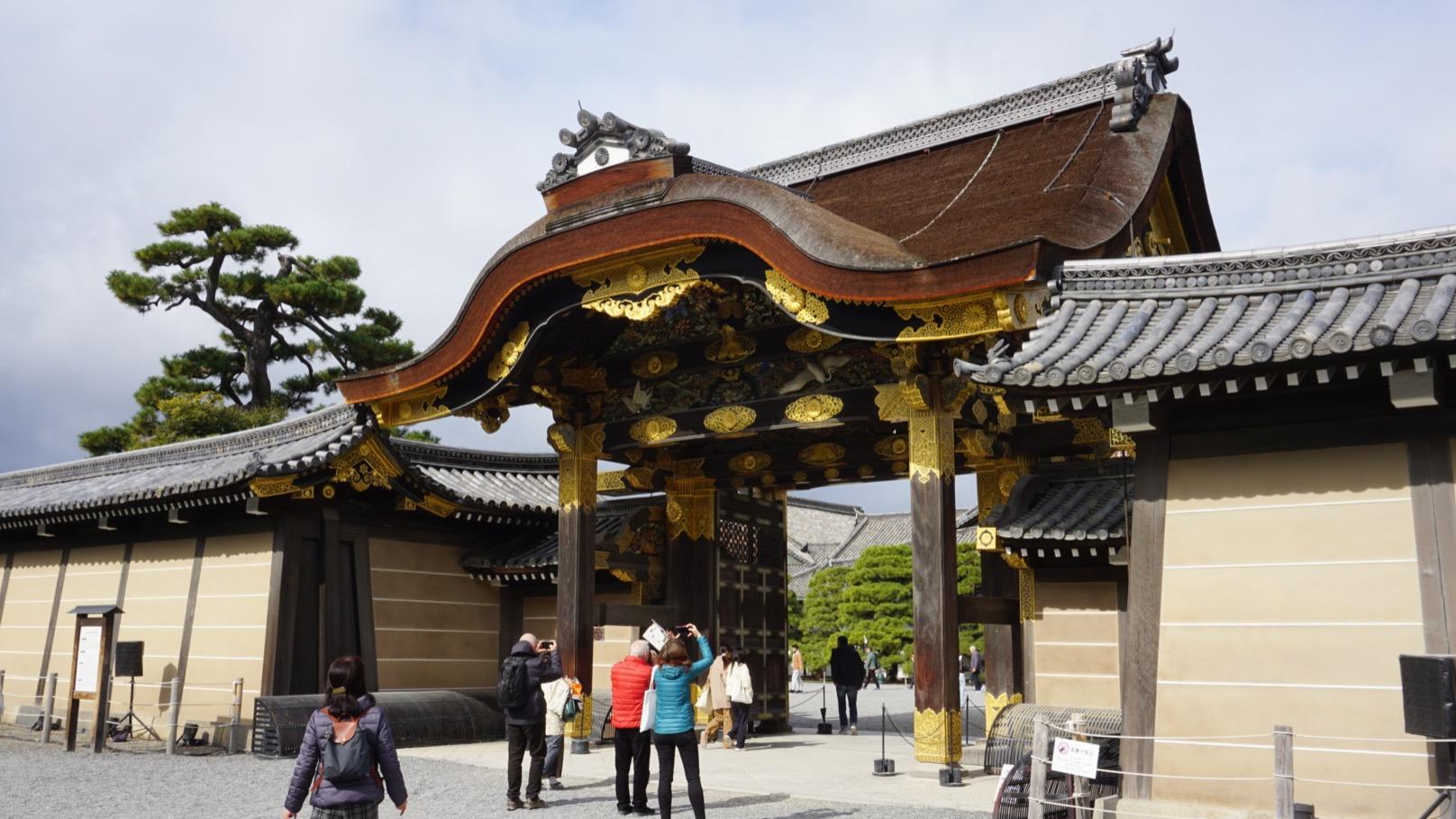 中国人観光客渡航自粛　紅葉間近の京都は今どうなっている？　売り上げ減の金箔スイーツも